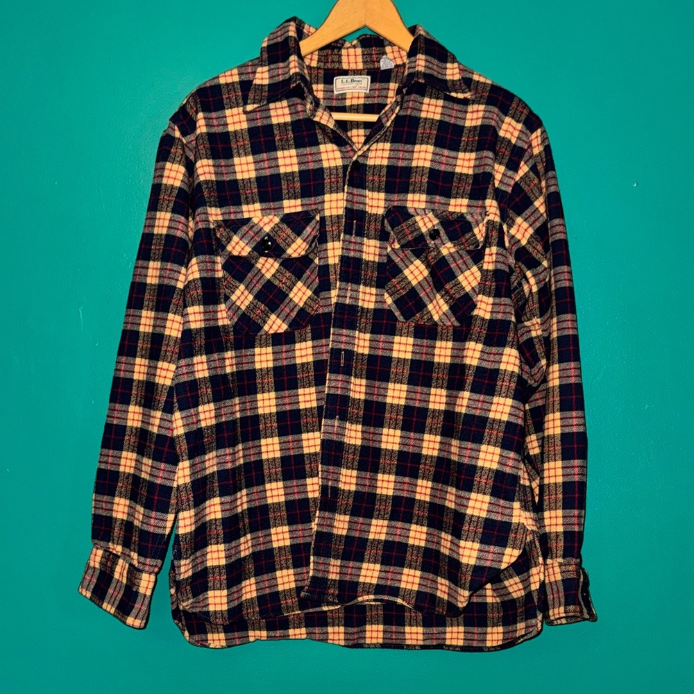 🫘💙📔❤️L.L. Bean Navy and Tan Checkered Shirt